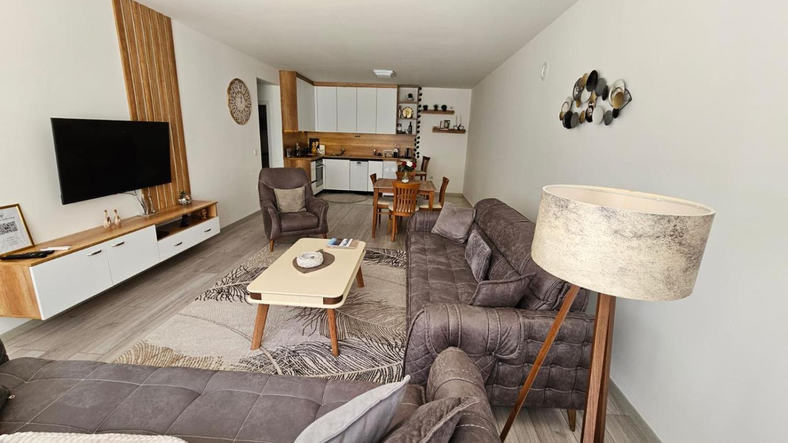 Value Living Apartment Ferizaj Buitenkant foto
