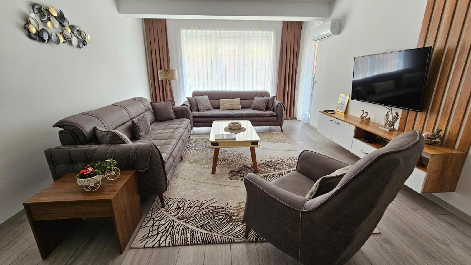 Value Living Apartment Ferizaj Buitenkant foto